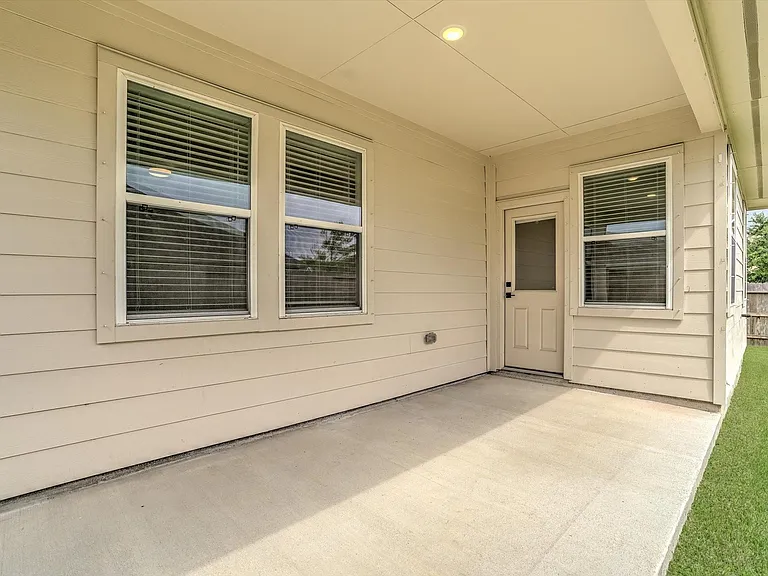 8438 Bay Ridge Cir — Photo 44