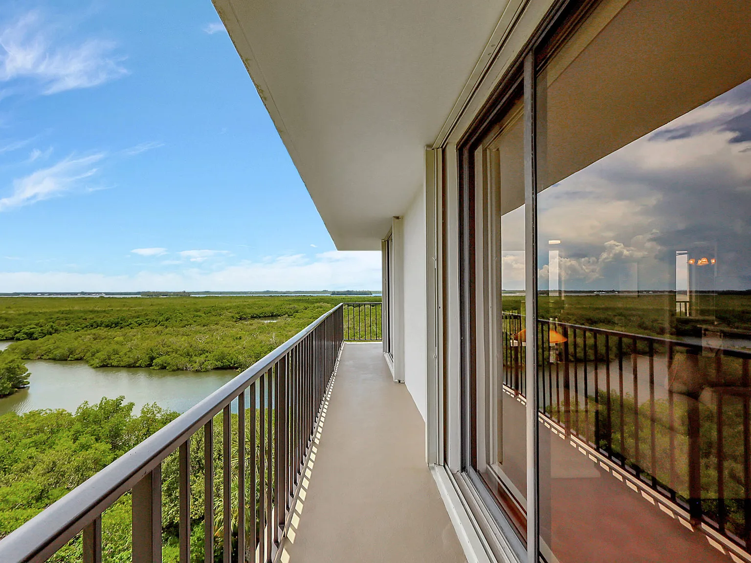 2 bed, 2.0 bath, 1397 sqft, $2,800 — Photo 3