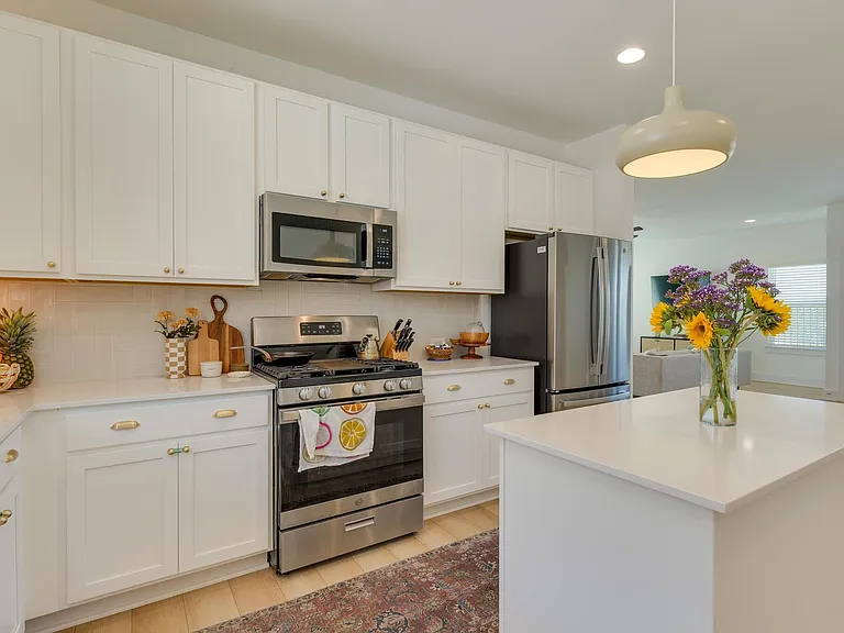8801 Looksee Ln — Photo 9