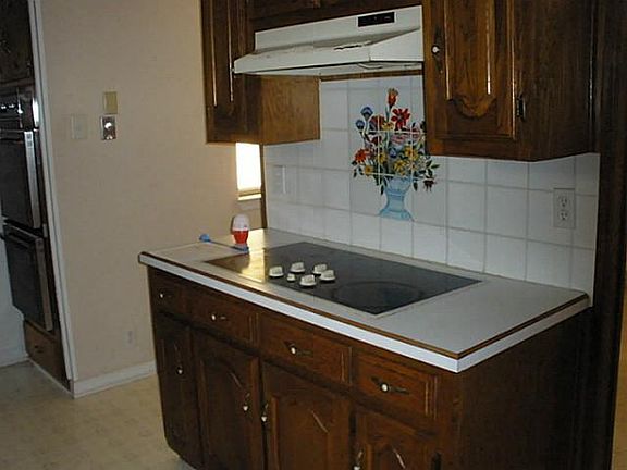 4th image of 6519 Sayle St