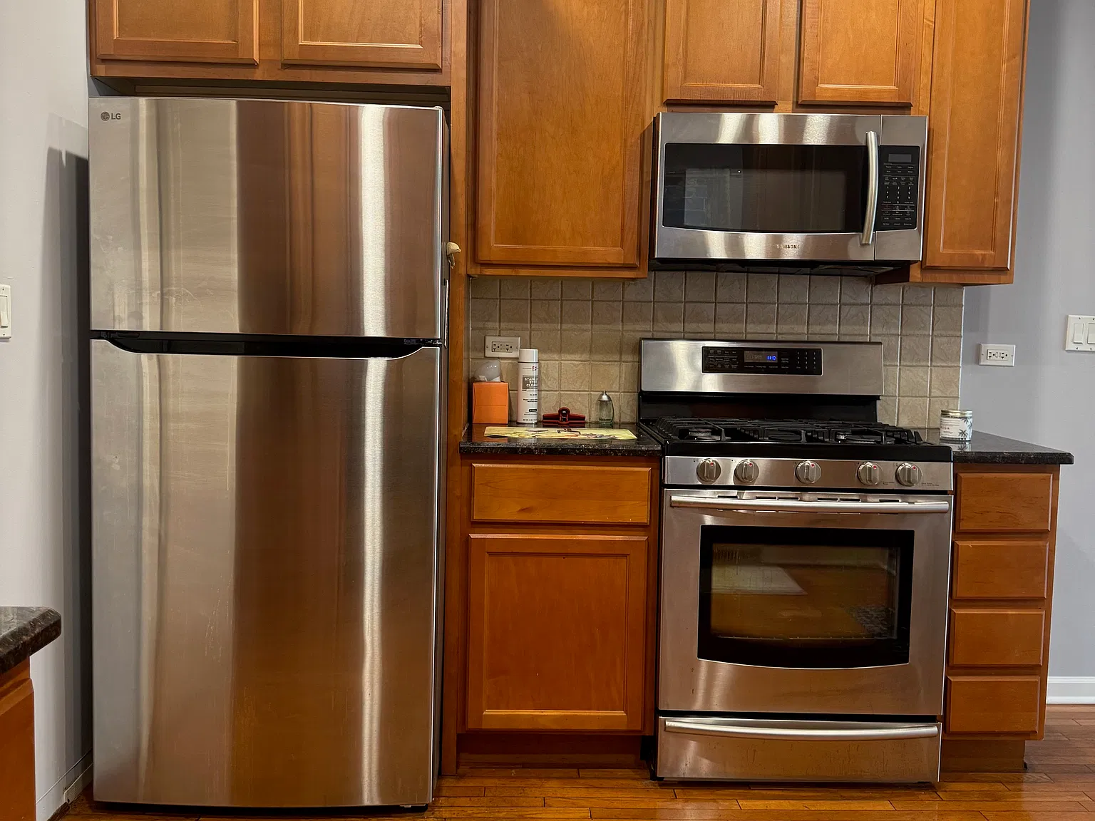 2 bed, 1100 sqft, $2,100 — Photo 2