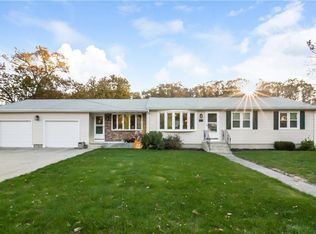 20 Holiday Dr, Lincoln, RI 02865