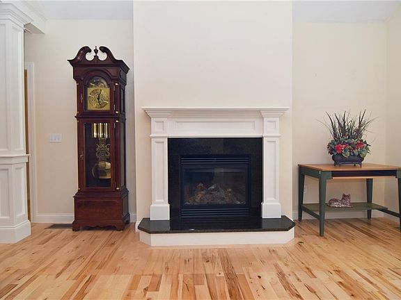 4th image of 55 Frybrook Dr