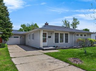 39 Mapleview Dr, Amherst, NY 14226