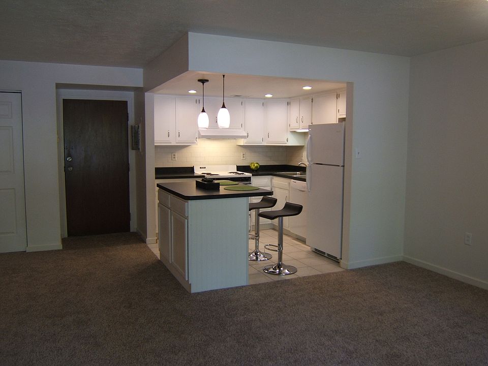 2nd image of 595 Calais Dr APT 215