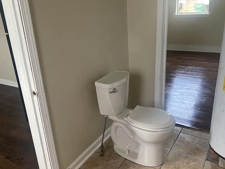 520 Robinson Ave — Photo 5