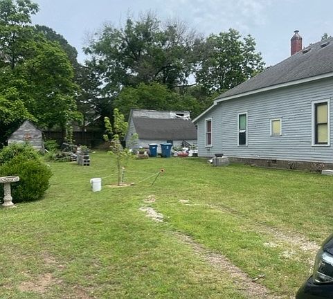3rd image of 208 NW G St