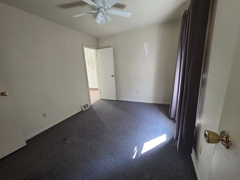 922 Liberty St — Photo 8