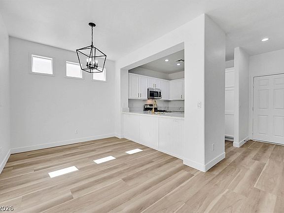 5th image of 9521 Perennial View Ave