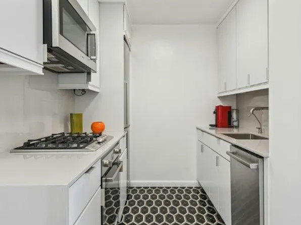 330 Third Avenue image 8 of 16