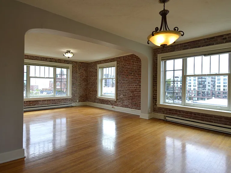 Townhouse Apartments — Photo 2