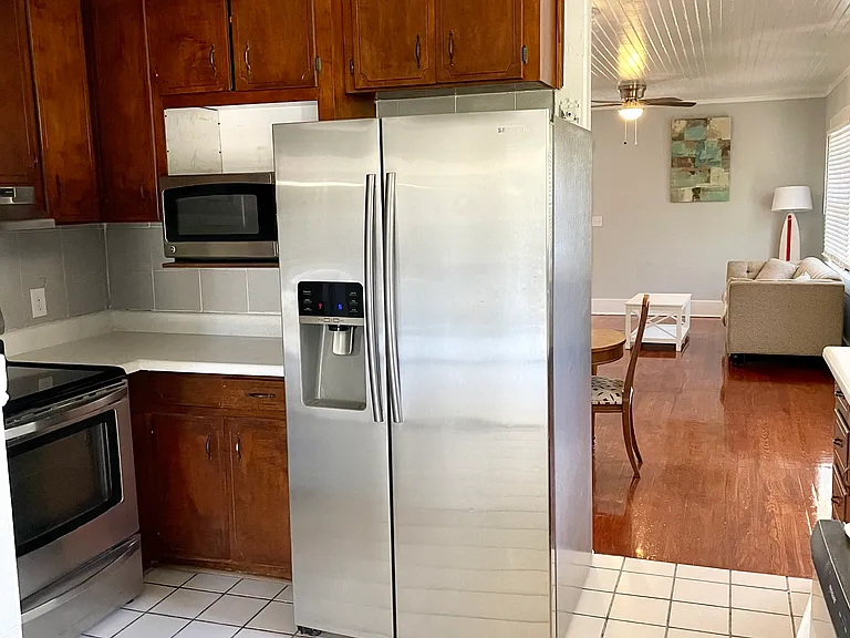 1702 E Maxwell St — Photo 3