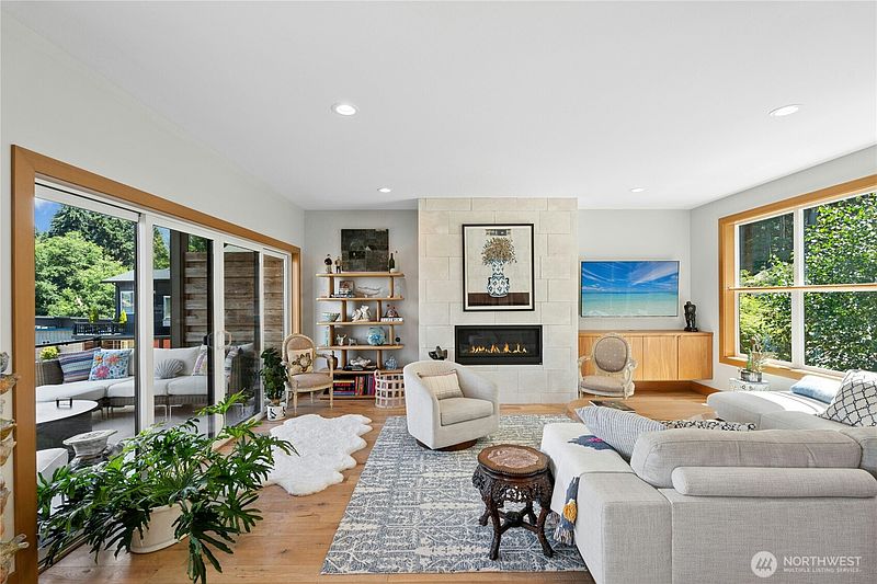 5th image of 1447 Elm Place
