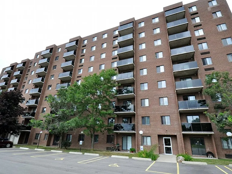 400 Parkside Dr — Photo 10