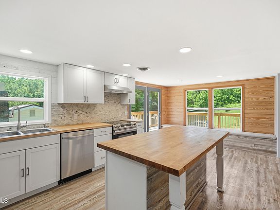2nd image of 10434 Redwood Cir #10434
