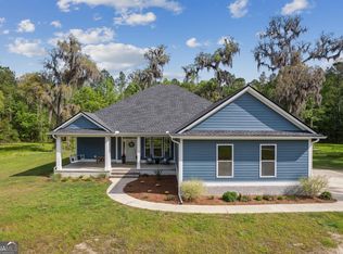 818 Pine Dr, Woodbine, GA 31569