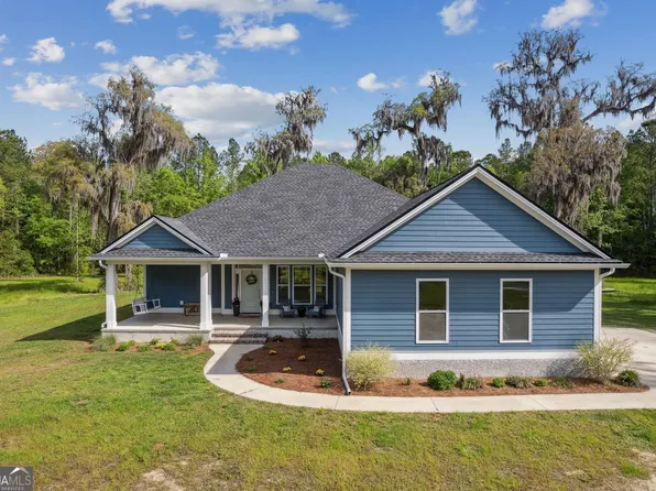 818 Pine Dr, Woodbine, GA 31569