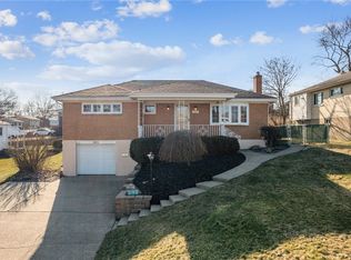 302 Doe Ln, Monroeville, PA
