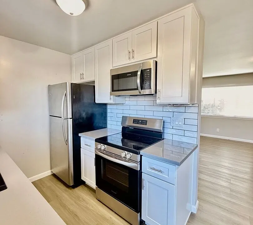 300 Warren Ave #2