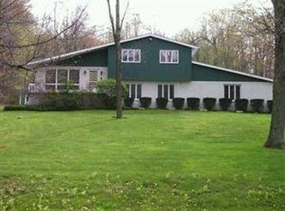 1081 Maple Dr, Hermitage, PA