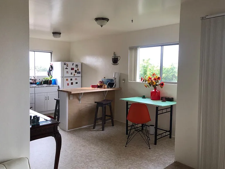 Clairemont Dr — Photo 4