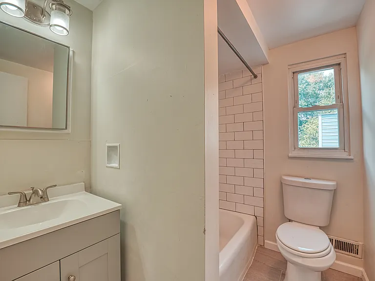 1139 Miller Ave — Photo 22