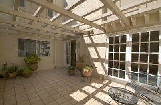 2nd image of 215 Casitas Bulevar