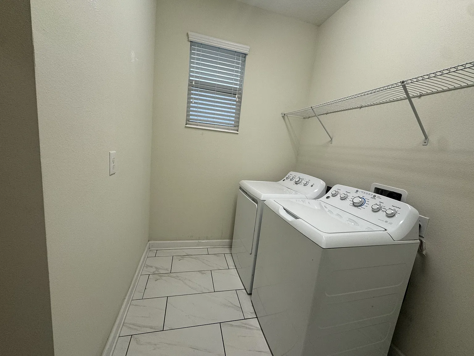 1564 Tempo Lane - 1 — Photo 4