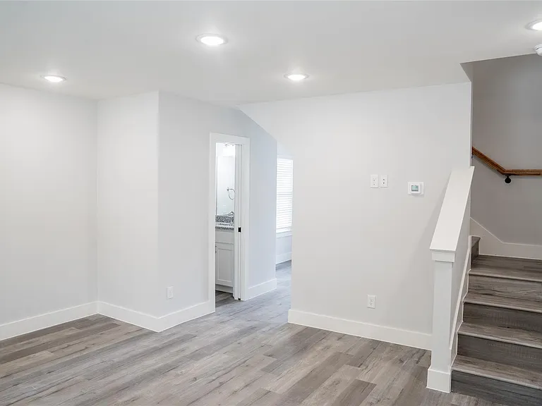 320 Henderson St #1 — Photo 6