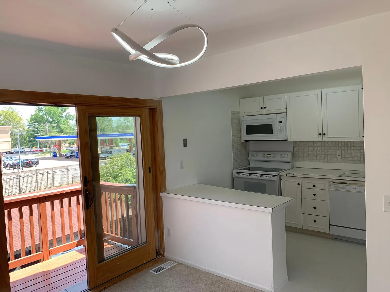 2 bed, 1.5 bath, 924 sqft, $1,500 — Photo 3