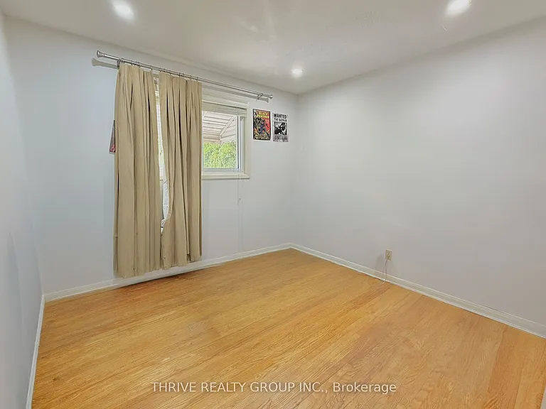 1449 Glenora Dr #UPPER — Photo 17
