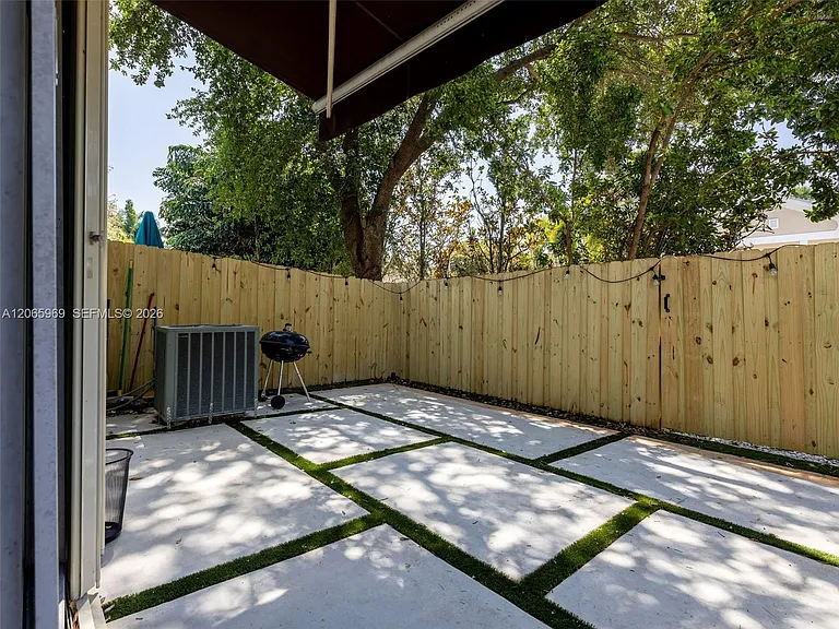 11406 NW 76th Ter #11406 — Photo 31