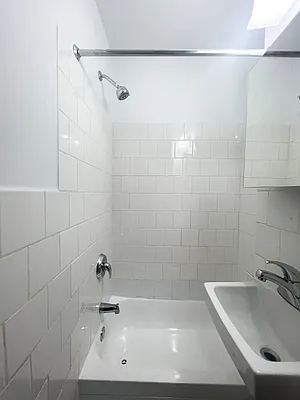 Rented by City Connections Realty | media 6