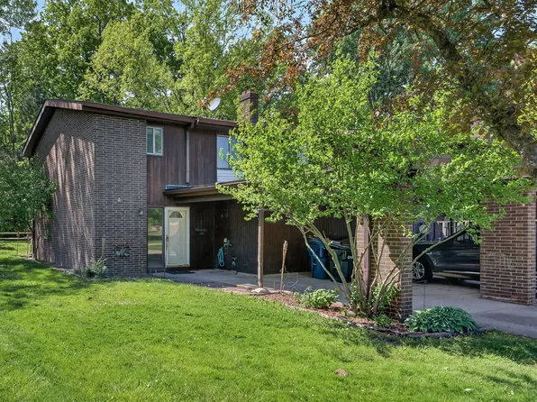 9582 Fernwood Dr #9582, Olmsted Falls, OH 44138