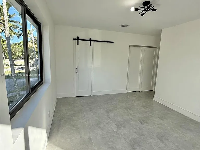 12615 N Miami Ave — Photo 30