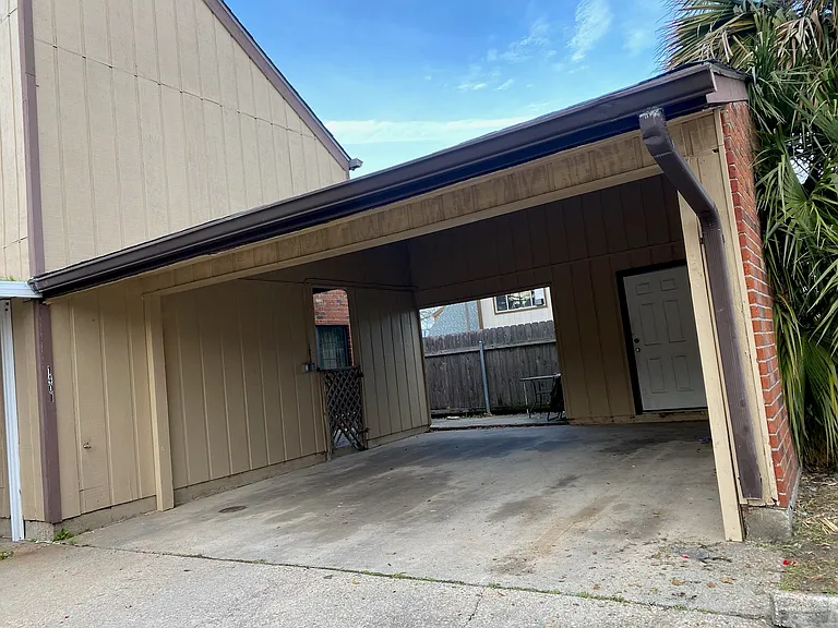 1401 Chimney Wood Ln — Photo 11