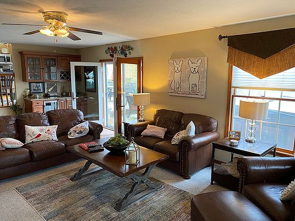 3rd image of 1044 Waldo Way