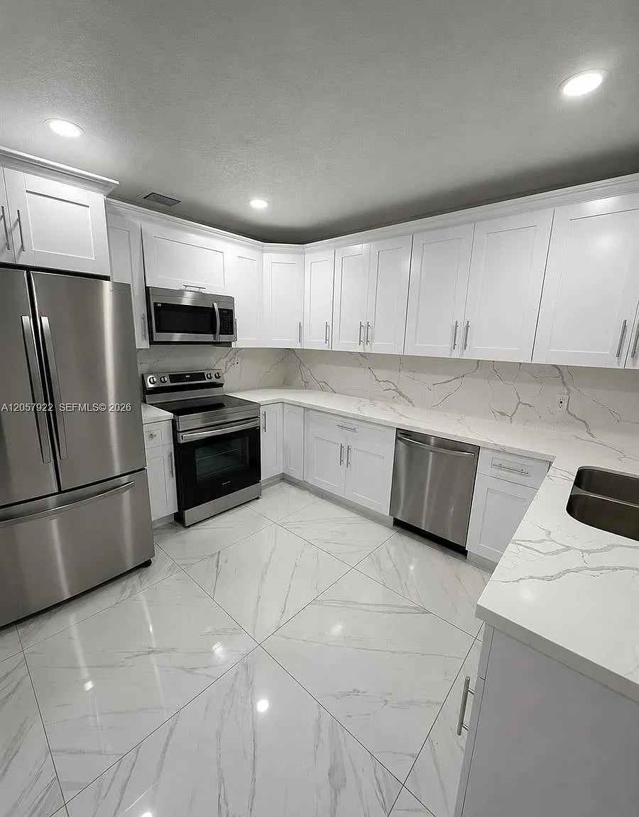 Fulford Highlands 1st Add — Photo 3
