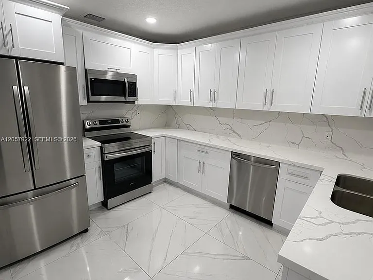 552 NE 161st St — Photo 3