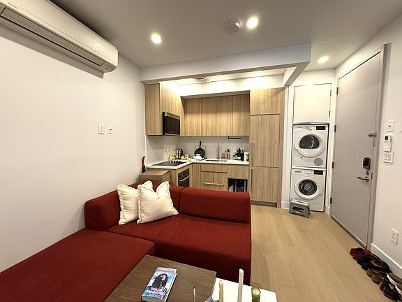 4th image of 109 E 29th St #3B