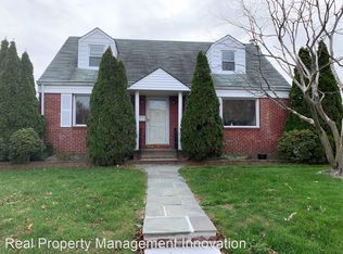 190 Stratford Rd, New Hyde Park, NY 11040