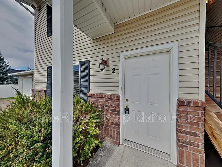 1350 Midway Ave #2 — Photo 2
