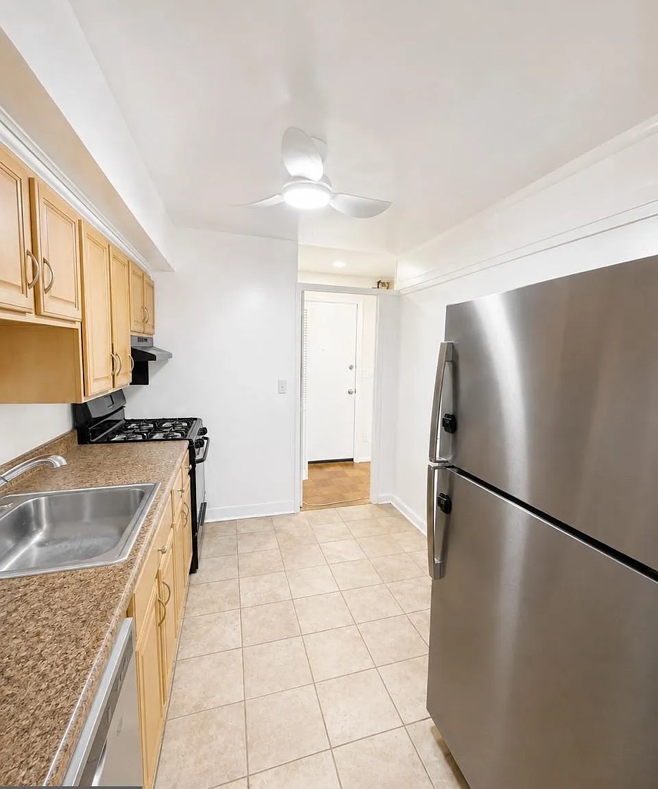 4 bed, 2.0 bath, 1331 sqft, $3,000 — Photo 4