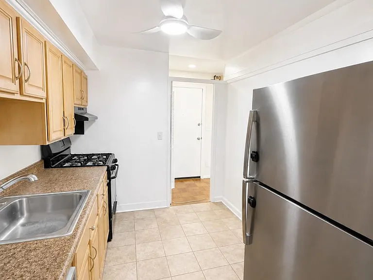 7521 Spring Lake Dr #B1 — Photo 4