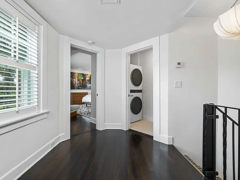 511 32nd St — Photo 13