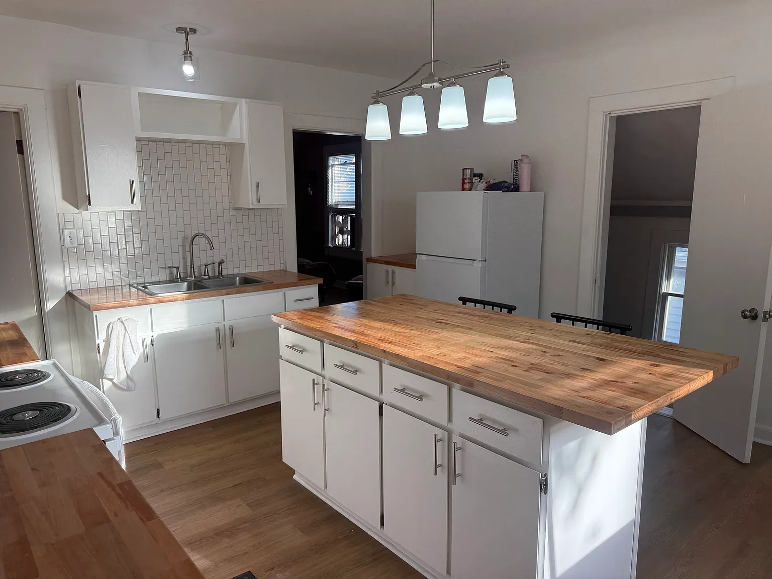 3 bed, 800 sqft, $1,500 — Photo 3