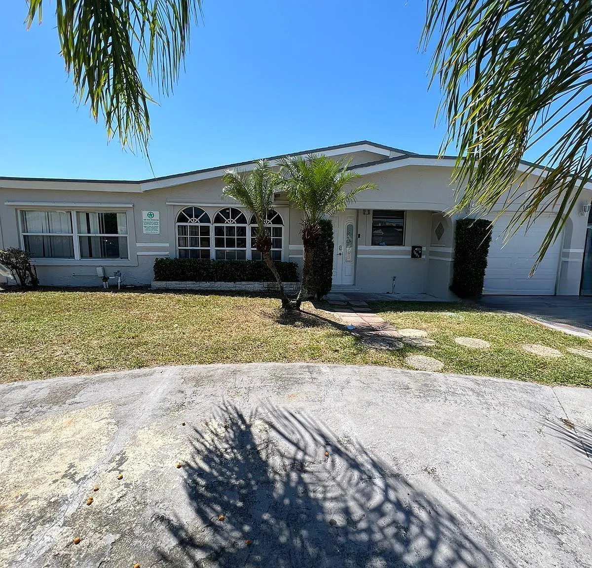 4 bed, 3.5 bath, 2468 sqft, $4,500 — Photo 2