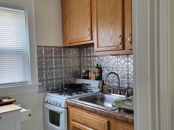5th image of 124 E 3rd St #12