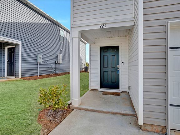 4th image of 221 Samuel St