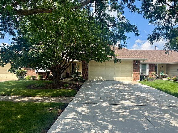 3rd image of 29 Fallcreek Cir